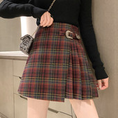 Gyapjú női hajtogatott szoknya magas derékkal és övvel szürke és piros kockás színben