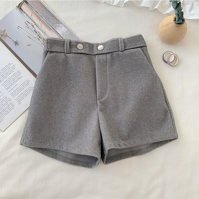 Női rövidnadrág széles modell négy színben, magas derékkal