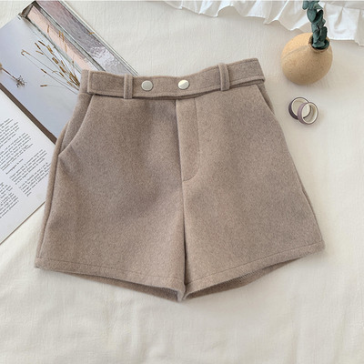 Női rövidnadrág széles modell négy színben, magas derékkal