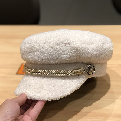 Női téli sapka napellenzővel barna, fehér, rózsaszín, bézs és fekete színben