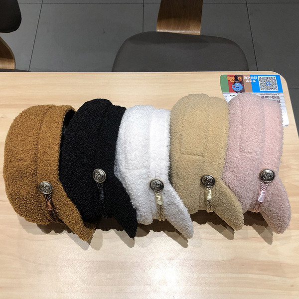 Női téli sapka napellenzővel barna, fehér, rózsaszín, bézs és fekete színben