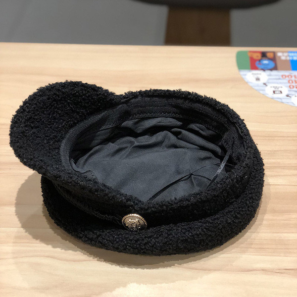 Női téli sapka napellenzővel barna, fehér, rózsaszín, bézs és fekete színben