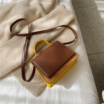 Mindennapi kis kézitáska két füllel, fekete, barna és zöld színben