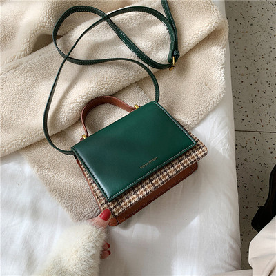 Mindennapi kis kézitáska két füllel, fekete, barna és zöld színben