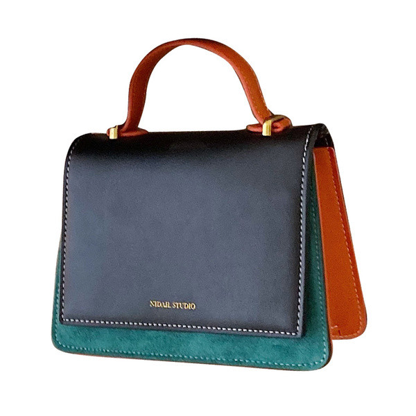 Mindennapi kis kézitáska két füllel, fekete, barna és zöld színben