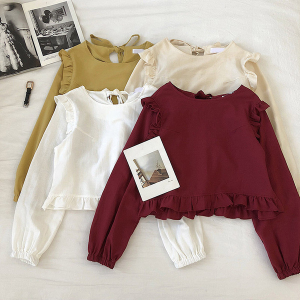 Modern női blúz széles modell kerek nyakkivágással és fürtökkel