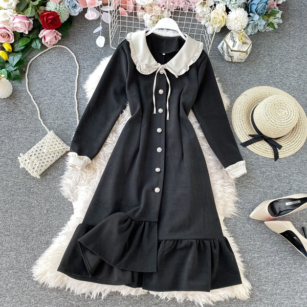 Stílusos női ruha térd felett gombokkal és hosszú ujjakkal több színben