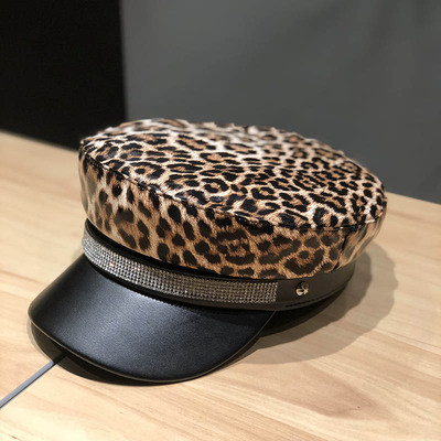 ÚJ modell női sapka napellenzővel és leopárdmintával szürke és barna színben - három modell