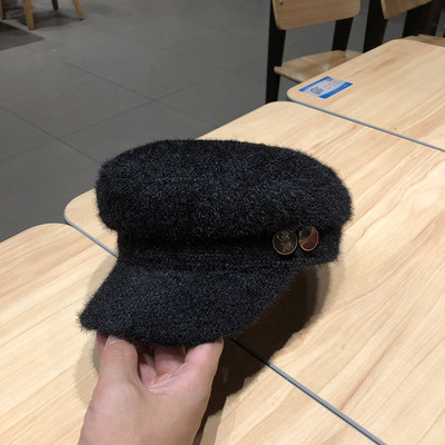 Plüss női sapka típusú sapka és fém elem fehér, fekete és rózsaszín színben