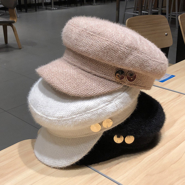 Plüss női sapka típusú sapka és fém elem fehér, fekete és rózsaszín színben
