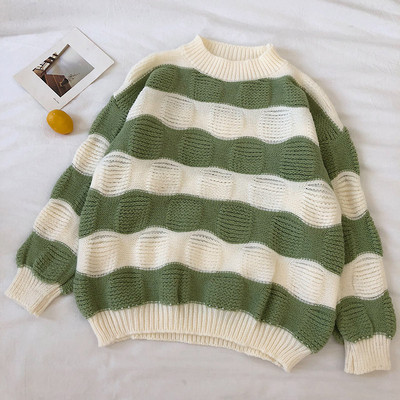 Női pulóver széles modell kerek nyakkivágással és hosszú ujjakkal