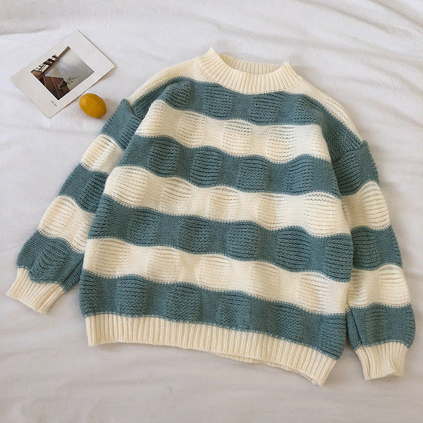 Női pulóver széles modell kerek nyakkivágással és hosszú ujjakkal