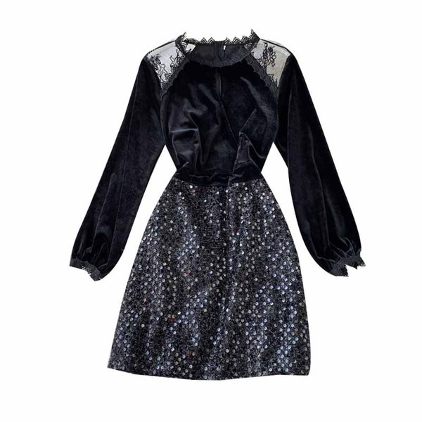 Modern női bársony ruha csipkével és flitterekkel, fekete színben