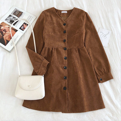 Retro stílusú női ruha V-nyakkal és macskákkal