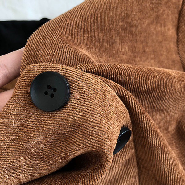 Retro stílusú női ruha V-nyakkal és macskákkal