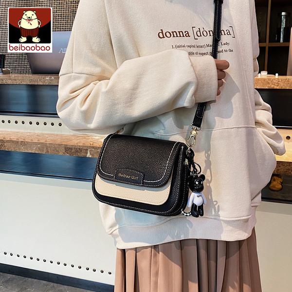 Női bőr válltáska fekete, barna, zöld, sárga és piros színben