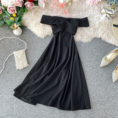 Modern női ruha szabású modell csupasz vállakkal, több színben