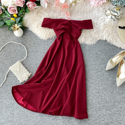 Modern női ruha szabású modell csupasz vállakkal, több színben