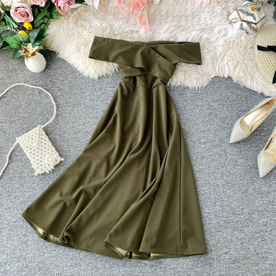 Modern női ruha szabású modell csupasz vállakkal, több színben