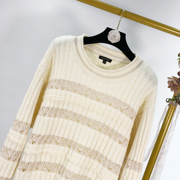 Női őszi-téli pulóver pólógallérral és bézs színű csipkével