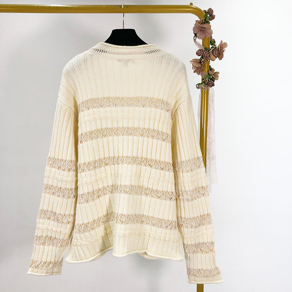 Női őszi-téli pulóver pólógallérral és bézs színű csipkével