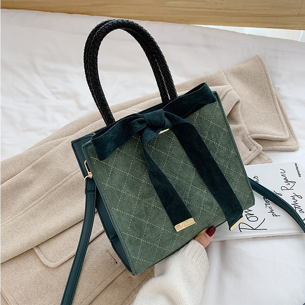 Modern női táska barna, bordó, fekete és zöld szalaggal