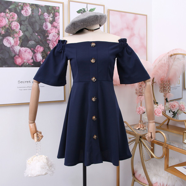 Modern női ruha csupasz váll és gombokkal több színben