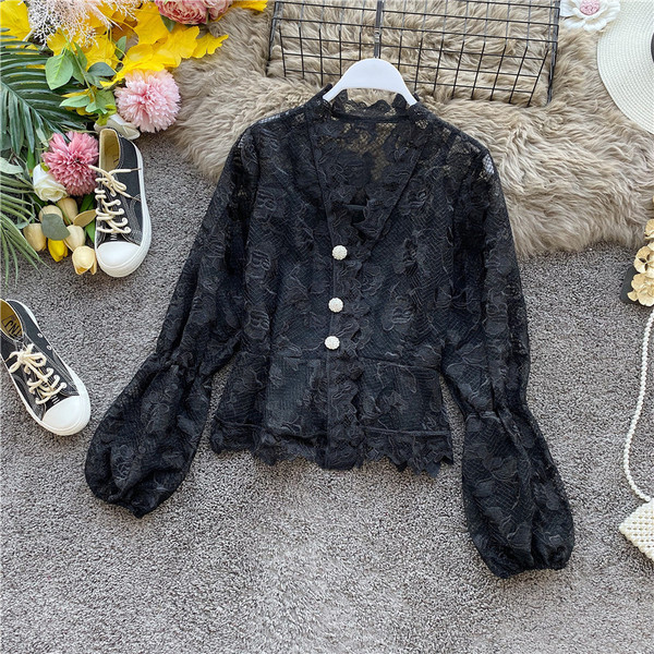 Modern női csipke ing gombokkal és spitz nyakkivágással fekete-fehér színben