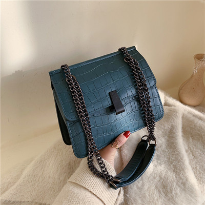 Öko bőrből készült női táska hosszú fémlánccal, fekete, barna, narancs és kék színekben