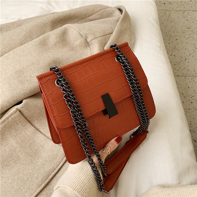 Öko bőrből készült női táska hosszú fémlánccal, fekete, barna, narancs és kék színekben