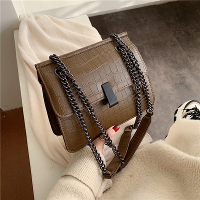 Öko bőrből készült női táska hosszú fémlánccal, fekete, barna, narancs és kék színekben