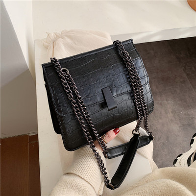 Öko bőrből készült női táska hosszú fémlánccal, fekete, barna, narancs és kék színekben