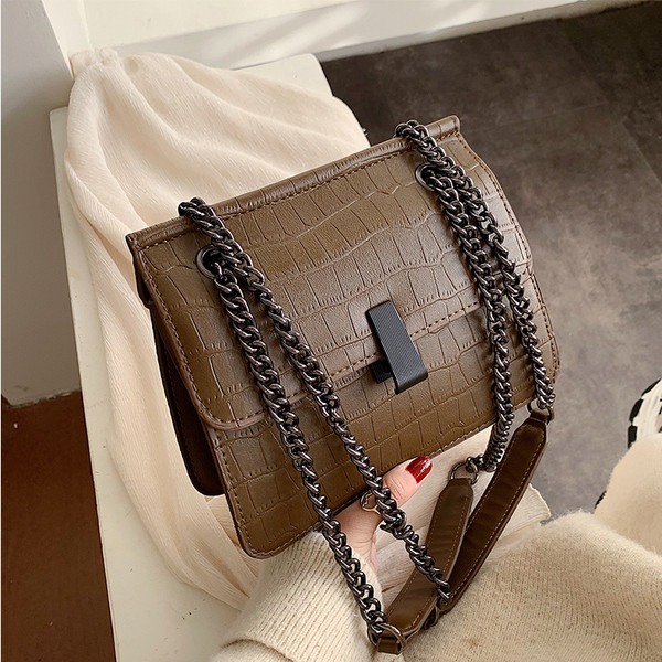 Öko bőrből készült női táska hosszú fémlánccal, fekete, barna, narancs és kék színekben