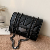 Eko bőrből készült stílusos női táska fém csattal és fém lánccal