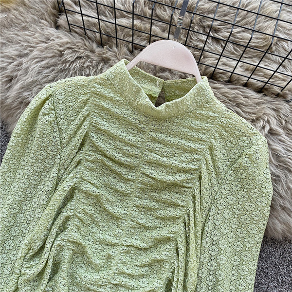 Női blúz csipkével és hosszú ujjú zöld, fekete és bézs színben