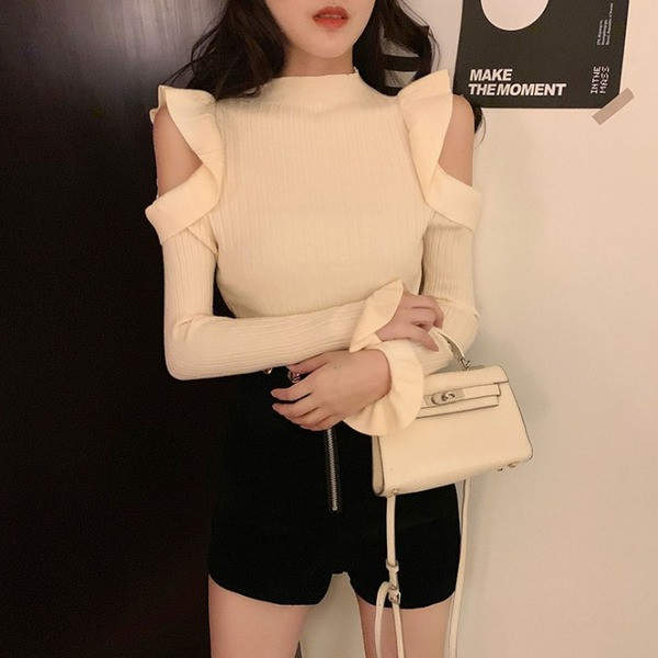 Testreszabott női blúz bézs színű fürtökkel és csupasz vállakkal