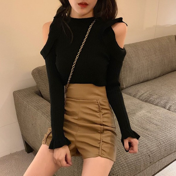 Testreszabott női blúz bézs színű fürtökkel és csupasz vállakkal