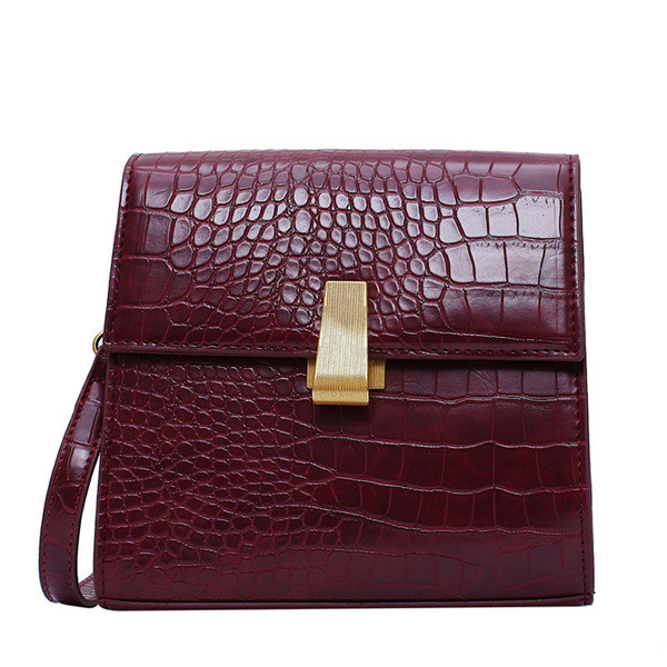 Női táska új modell hosszú füllel eko bőrből fekete, barna és piros színben