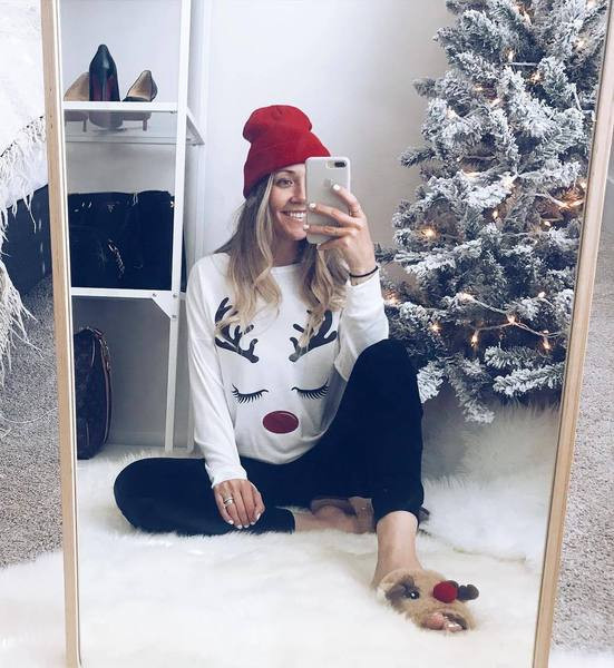 ÚJ modell női karácsonyi blúz hosszú ujjal, fehér színben