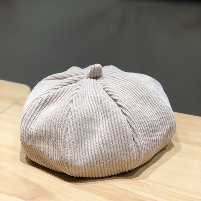 Női téli barett típusú sapka fényes részecskékkel