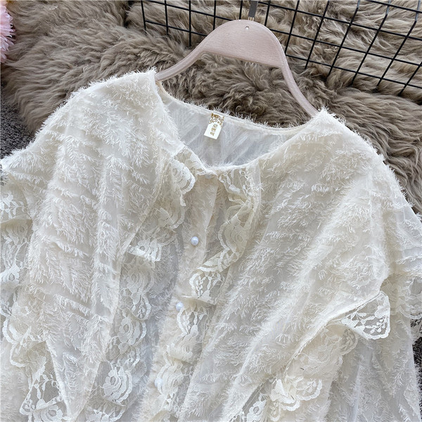 Modern női csipke ing hosszú ujjal és gombokkal fekete, fehér és bézs színben