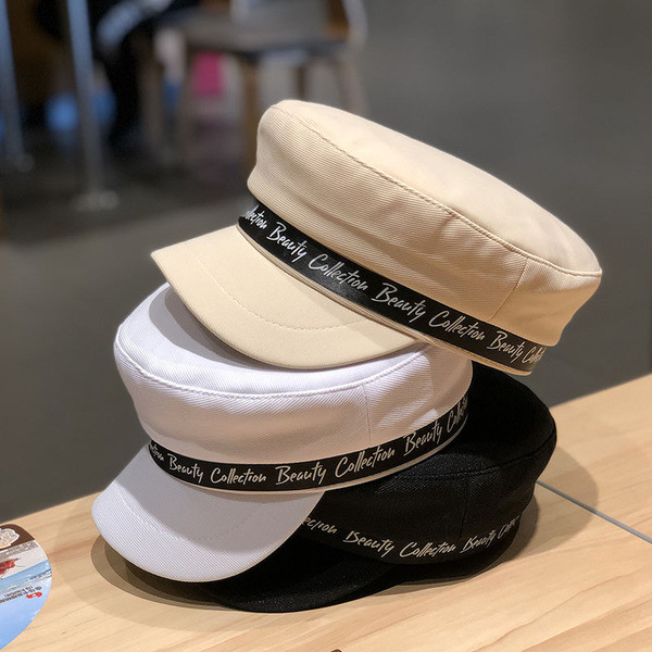 Modern női sapka típusú sapka fehér, fekete és bézs színben