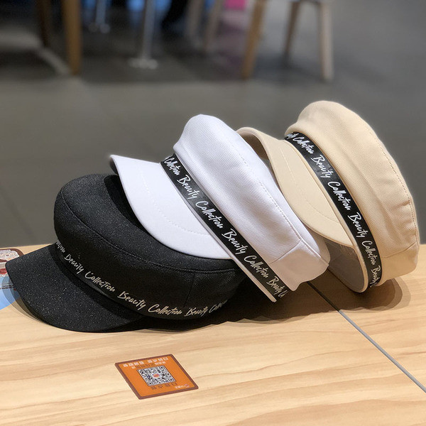 Modern női sapka típusú sapka fehér, fekete és bézs színben