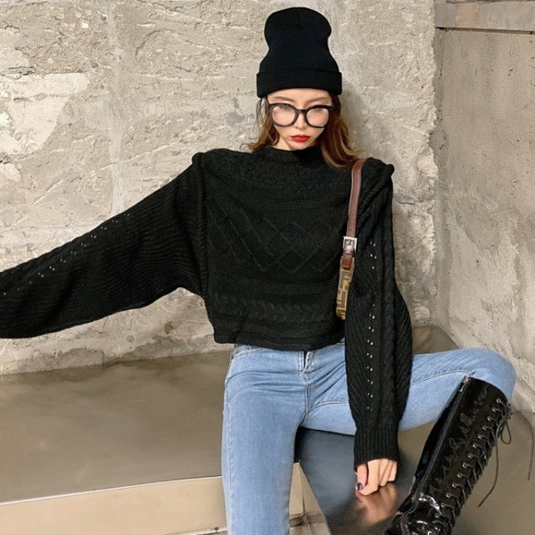 Rövid, hosszú ujjú női pulóver bézs és fekete színben