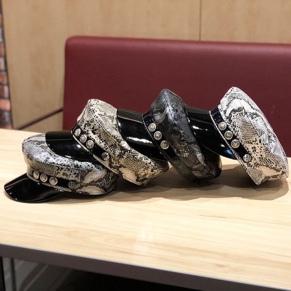 ÚJ modell női kalap sapka kígyó mintával fehér, fekete, bézs és szürke színekben