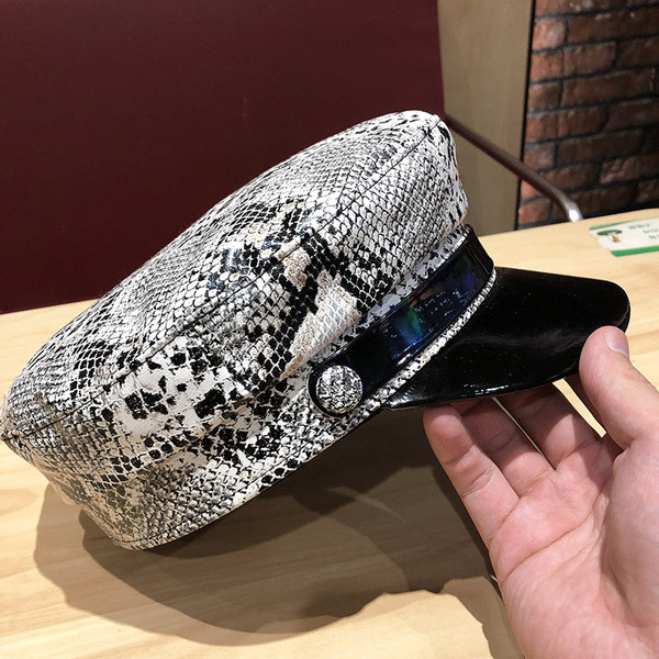 ÚJ modell női kalap sapka kígyó mintával fehér, fekete, bézs és szürke színekben