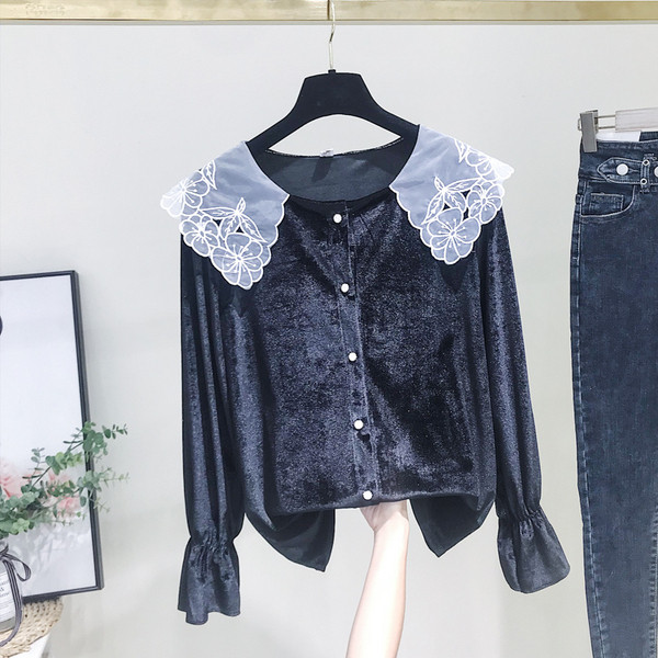 Modern női ing bársony csipkegallérral, fekete és bézs színben