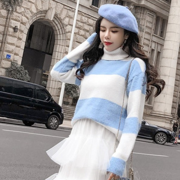 Csíkos őszi-téli pulóver pólógallérral, fehér-kék színben