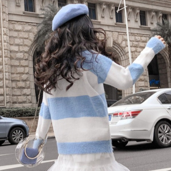 Csíkos őszi-téli pulóver pólógallérral, fehér-kék színben