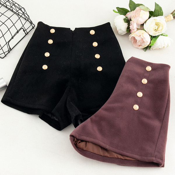 Modern női magas derekú rövidnadrág és bársonygombos rózsaszín és fekete színben